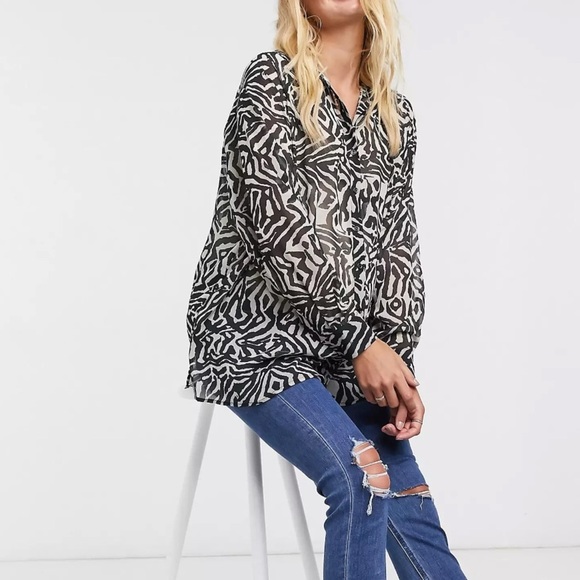ASOS DESIGN Maternity Long Line Tunic Shirt Semi Sheer Mono Swirl Print 8 - Picture 2 of 11